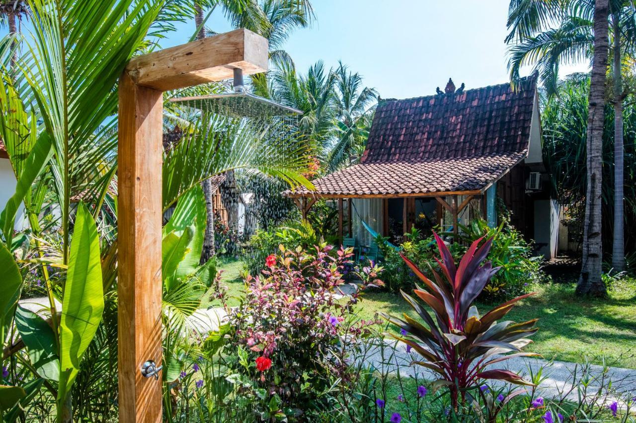 Coconut Garden Resort Quần đảo Gili Ngoại thất bức ảnh